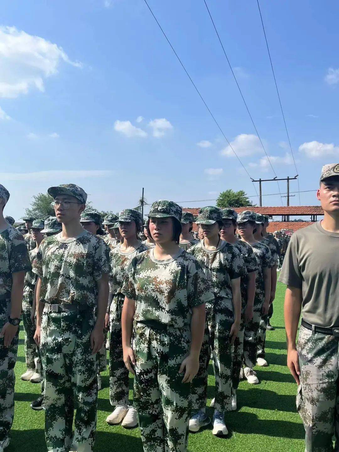 成都名校新生军训大比拼,威武霸气,阳光俊朗在这里!