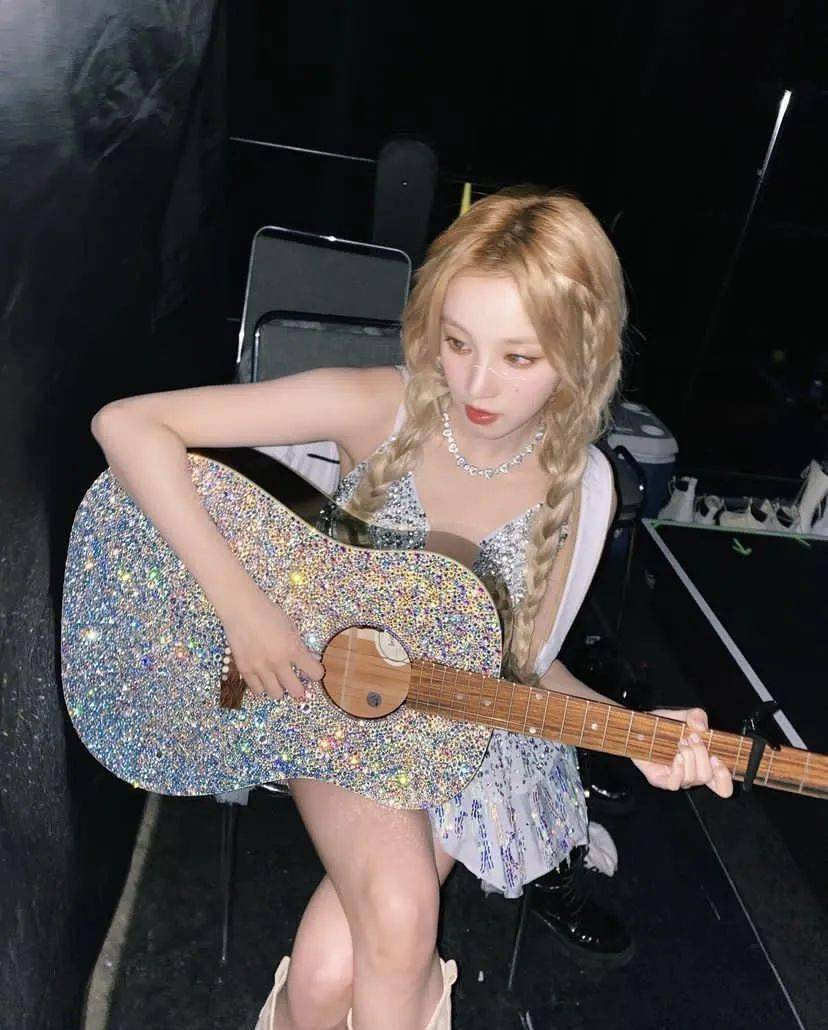 女明星梳起麻花辫是有一套的