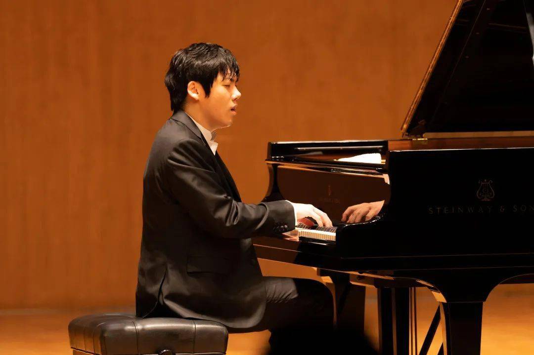 "对话晚期:张昊辰钢琴独奏音乐会2023中国巡演"的第一阶段已经结束