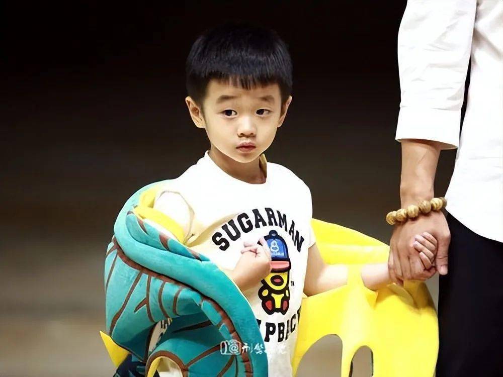 13岁杨阳洋入读国际学校!