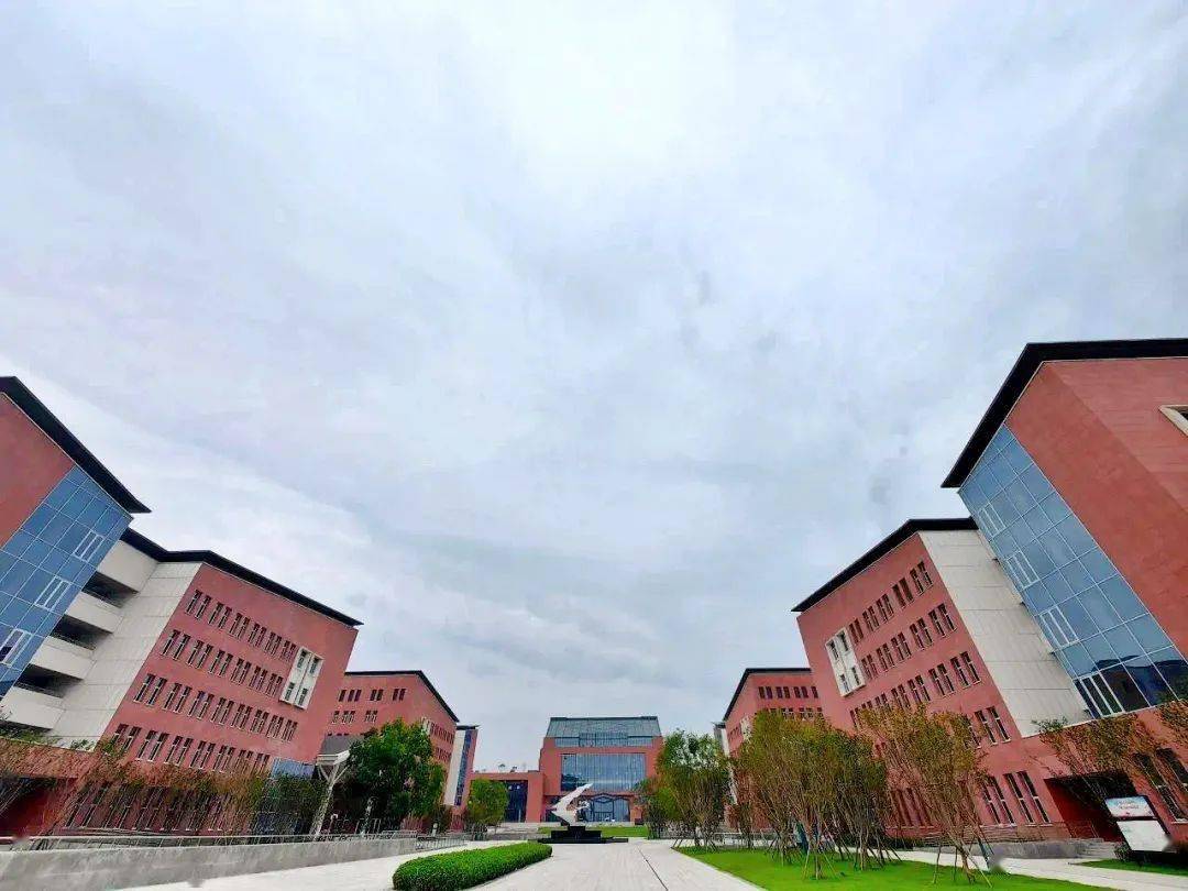 迎来第一批踏入校园的学生将于9月初投用成都体育学院新校区