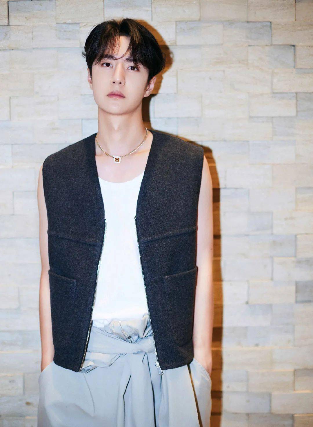 榜妹热线 |王一博进组电影?范丞丞搭上正午阳光?张婧仪嫌弃郭敬明?