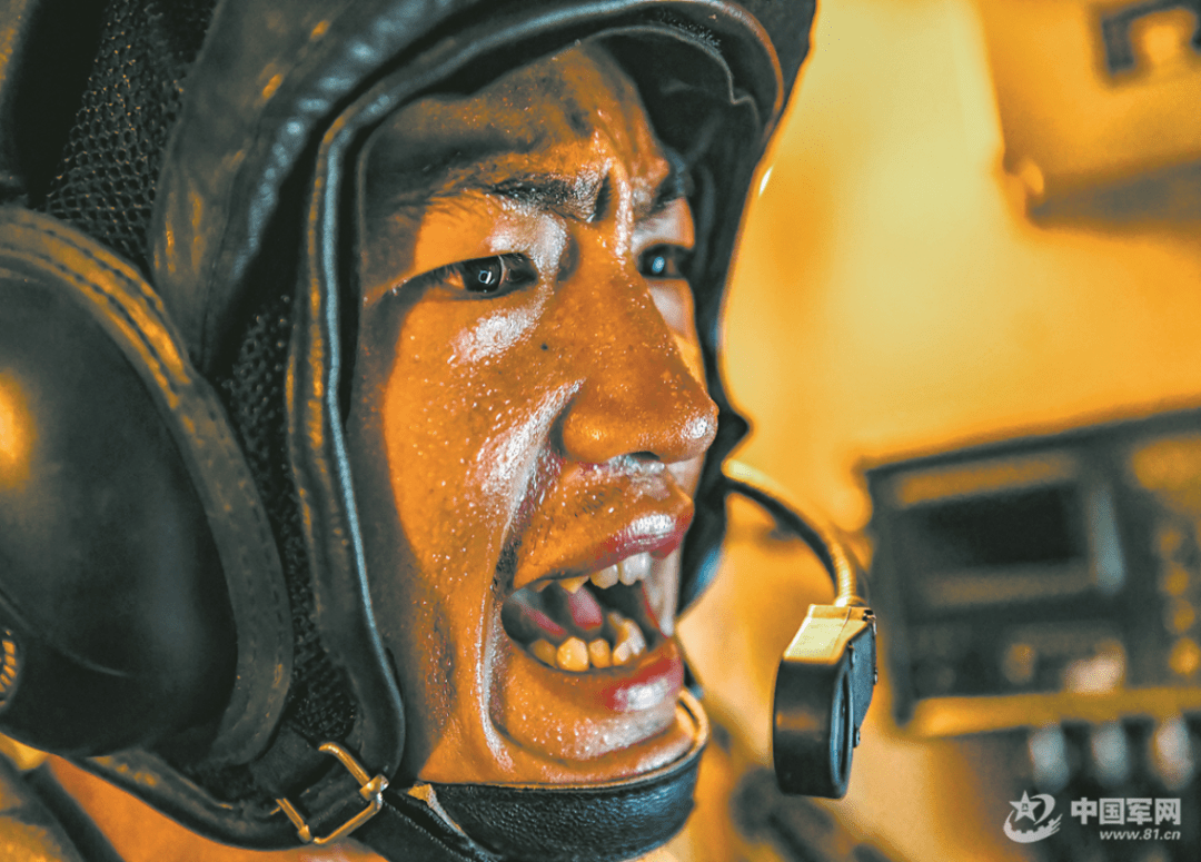 力挽长弓射"天狼"!陆军某合成旅协同打击演练影像_炮兵_目标_展开