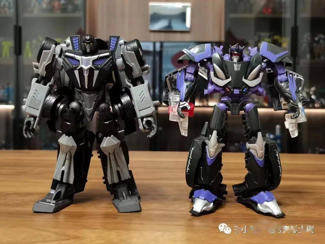 【评玩具】子小天:岑测评《变形金刚 ss游戏线新品 塞伯坦传奇wfc路障