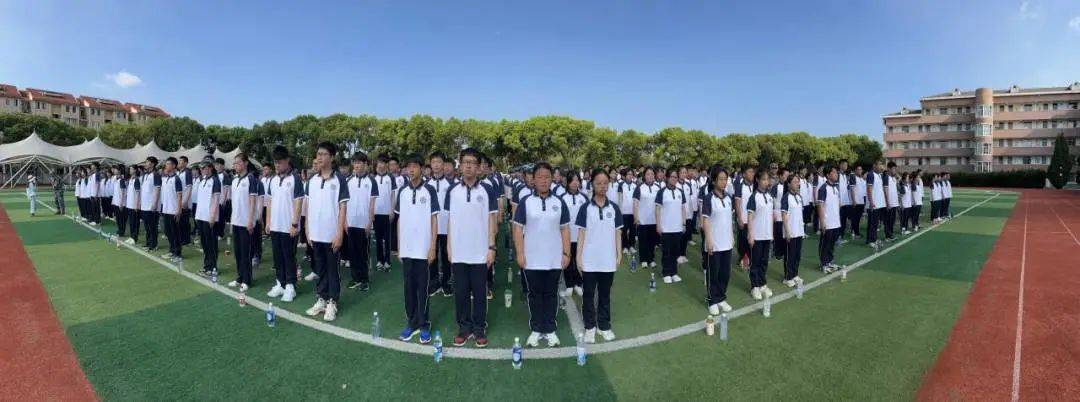 上海市淞浦中学少年早已汗流满面汗水下了眉头转瞬间是谁在刻苦训练