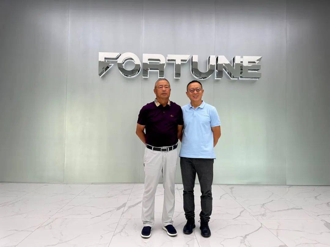 王志纲老师与郑广文董事长合影智纲智库作为国内一流的战略咨询机构