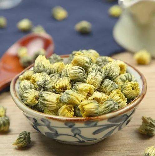 平肝,活血止血,去瘀消肿的功效,其镇静安神功效也较显著;槐花味道清香