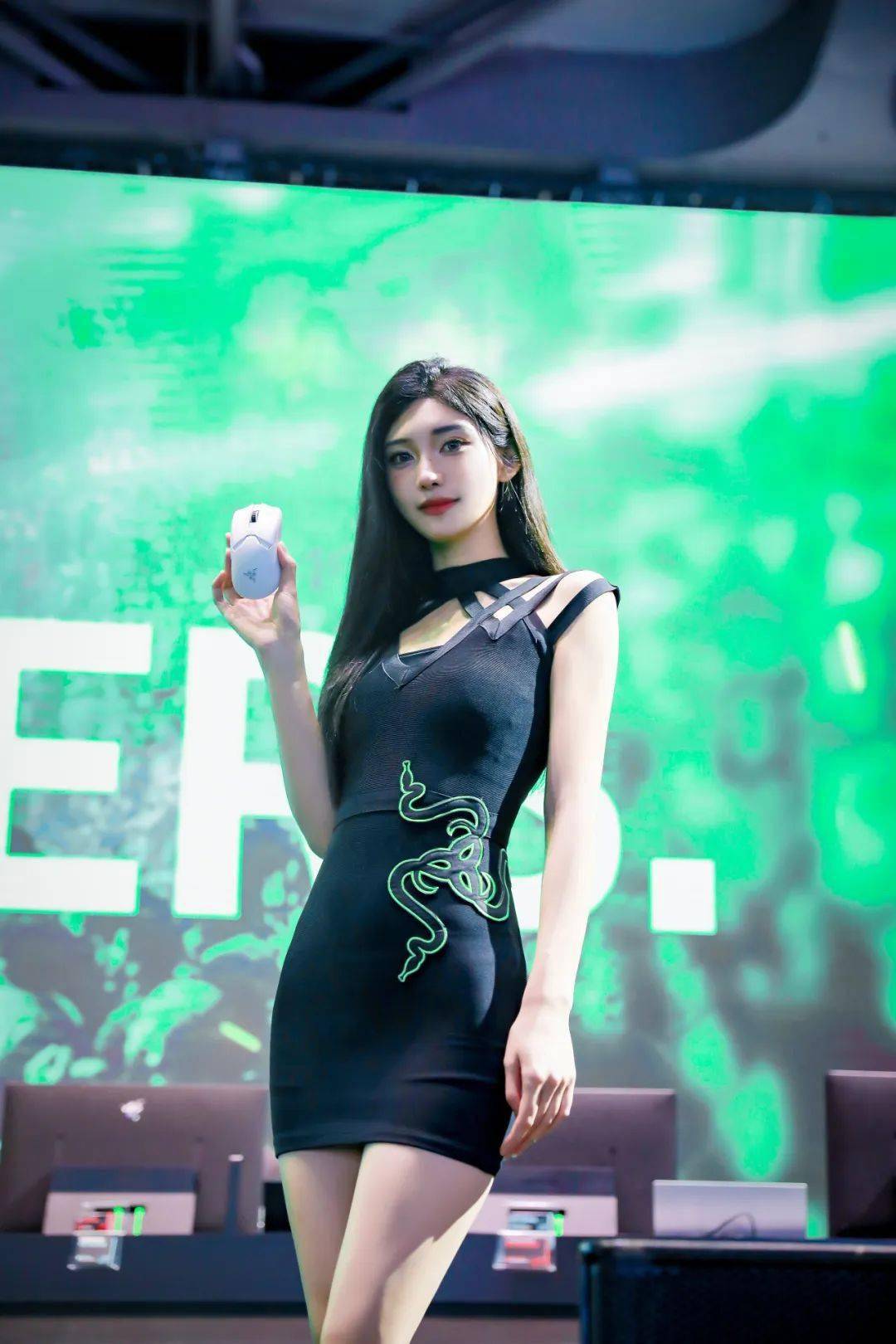 672023chinajoy图赏回顾,razer girl,颜值buff横扫炎热!