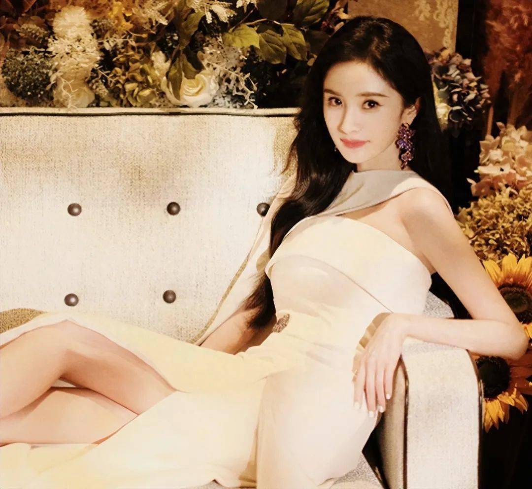 杨 幂 首 回 应 天 价 片 酬.偷 逃 税.12 字 发 言 引 热 议.撞 脸 韩 安 冉 遭 嘲 讽 座... 