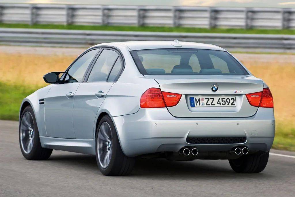 罕见的4门m3 e90,gts 1/18树脂模型试玩_搜狐汽车_搜狐网