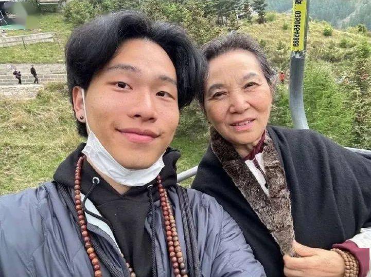 陈坤儿子晒家人合照:亲妈不是保姆,也不是周迅,真相2年前就公布了