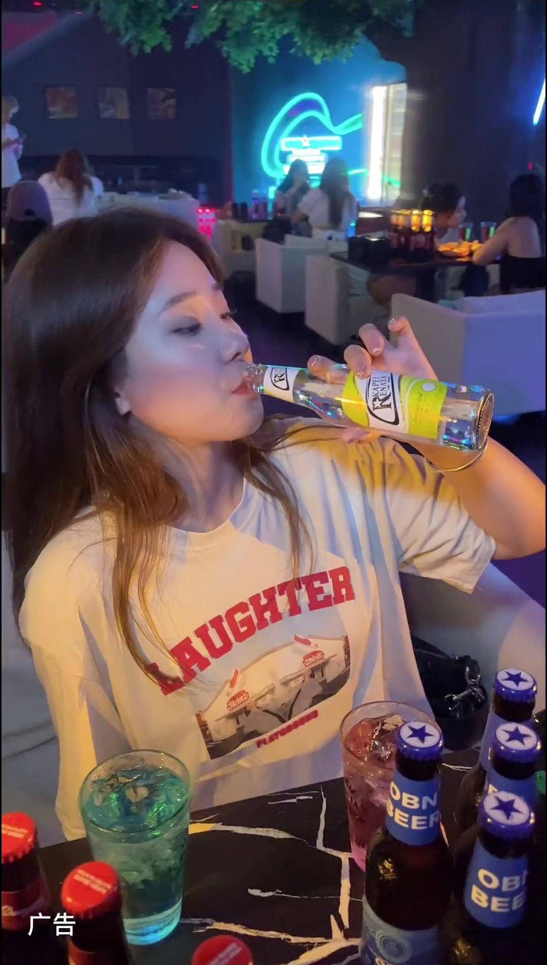 洛阳新晋酒吧,就在新都汇对面,女生198不限量随便喝!