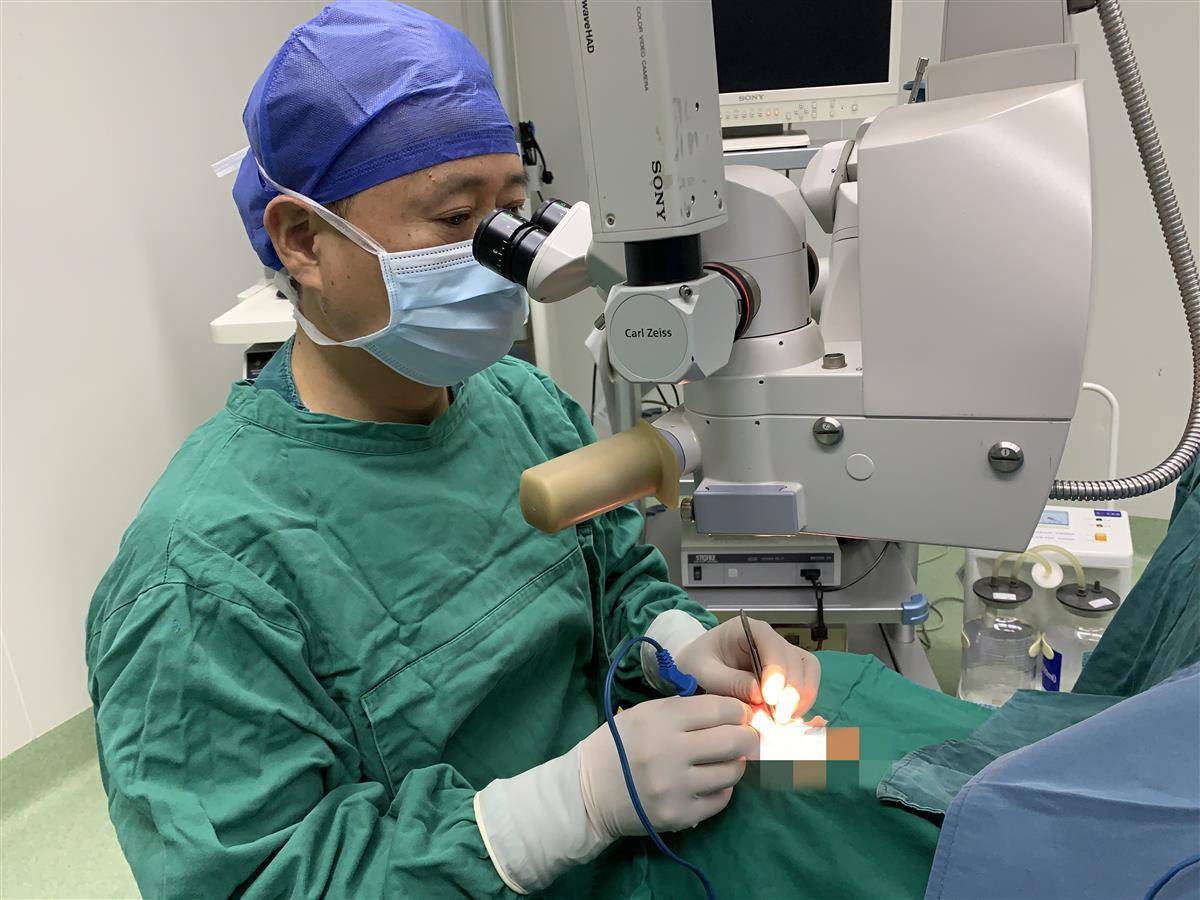 呼和浩特市第一医院眼科新技术分享 ——泪小管肿物切除联合泪小管成形术一例-呼和浩特市第一医院