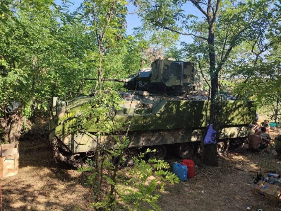 美国援乌m7火力支援车,可狙20公里外,与俄军终结者谁更强?