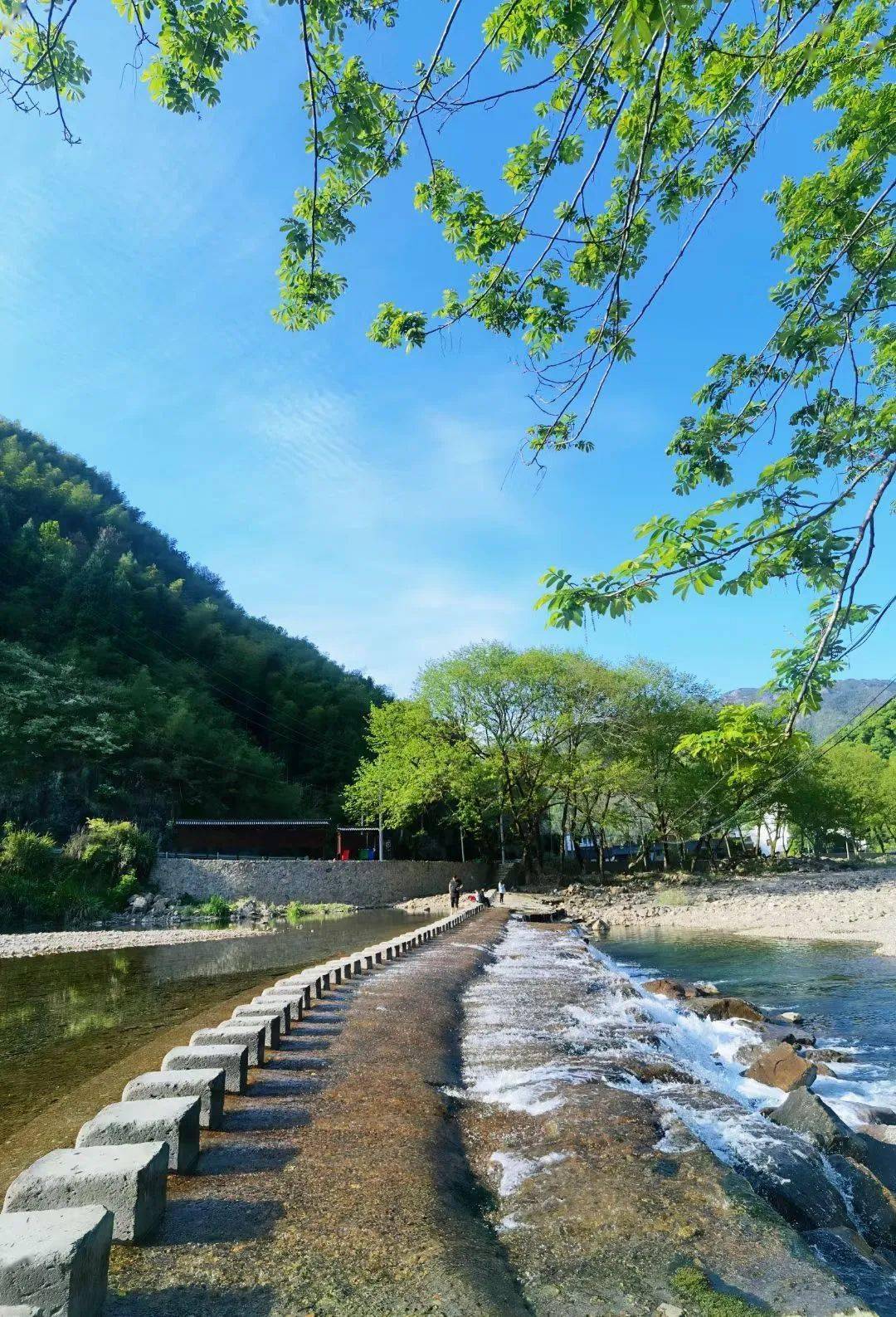 城市拼图丨十三都_游人_村民_鹅卵石