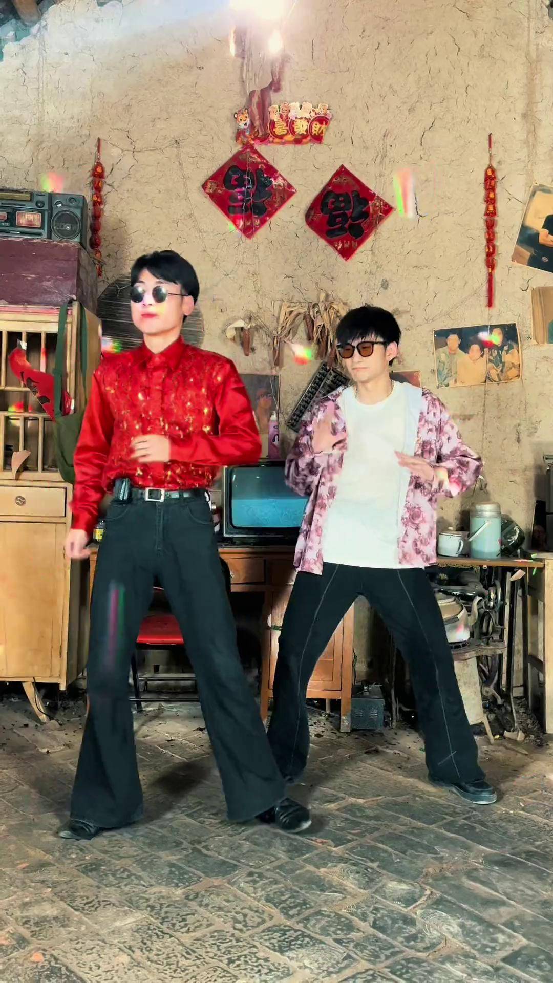 跟着节奏摇摆起来,再热的天也阻挡不了!裴涩琪复古舞 怀旧