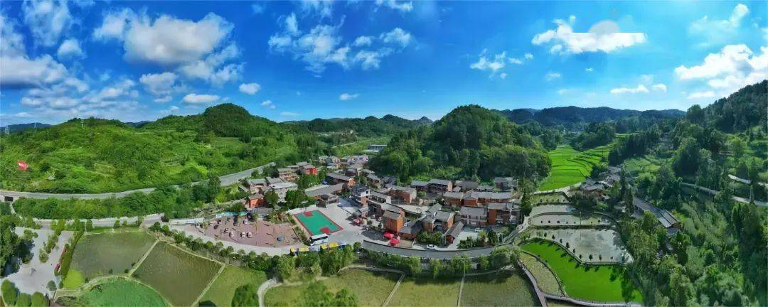 融媒记者带你走进开阳县禾丰乡穿洞村寻找答案_发展_村民_文明村