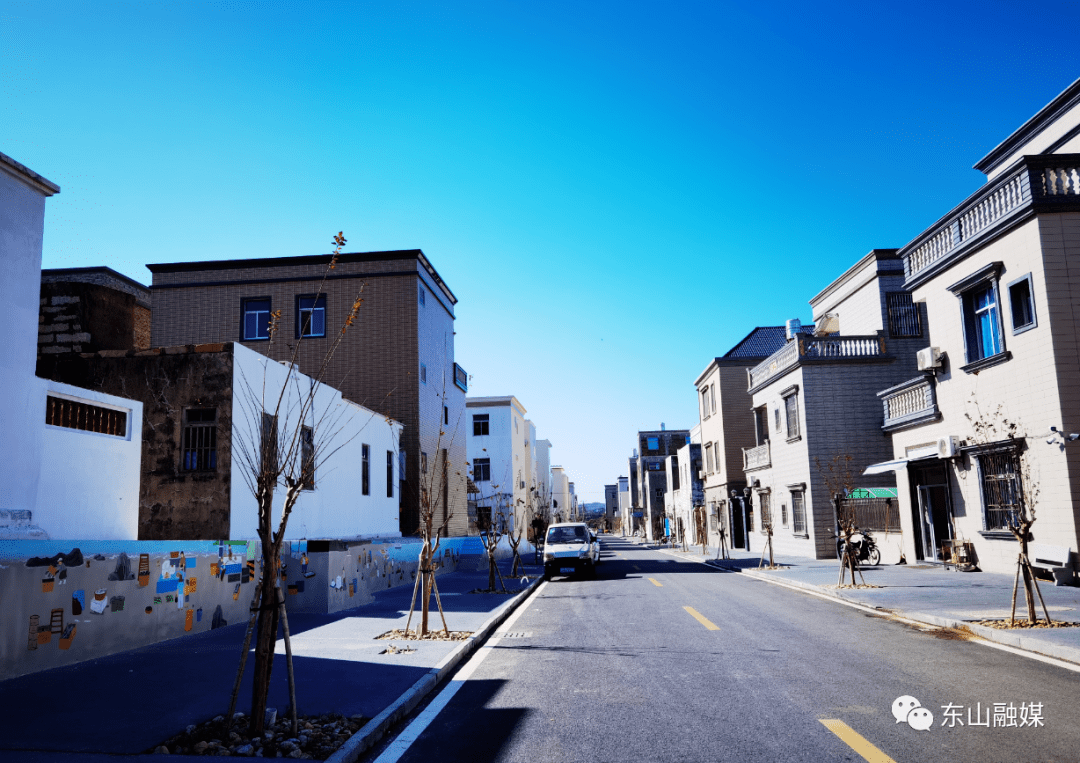 东沈村东井路美山村主干道路灯亮化截至目前,康美镇