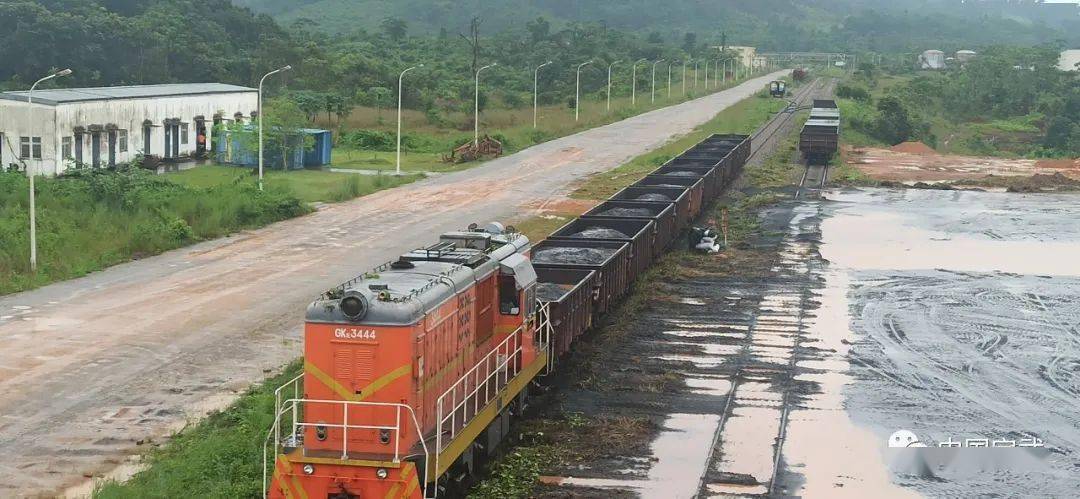 宝武资源利比里亚邦矿铁路重载通车