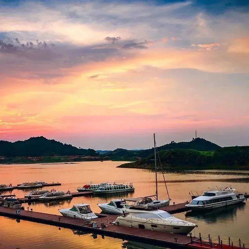 太极湖水上游景区:9月10日教师节当天,游客持教师资格证购观光游船票