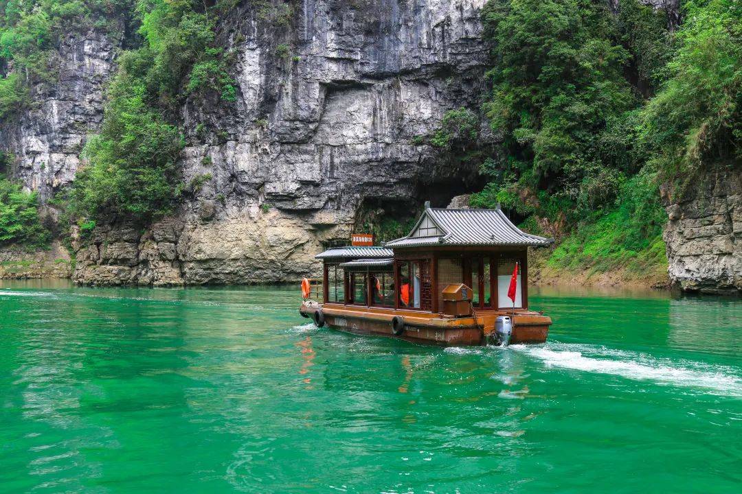 绥阳十二背后旅游区:诚邀全国教师免费游玩双河洞!_优惠_清溪_卢永贤