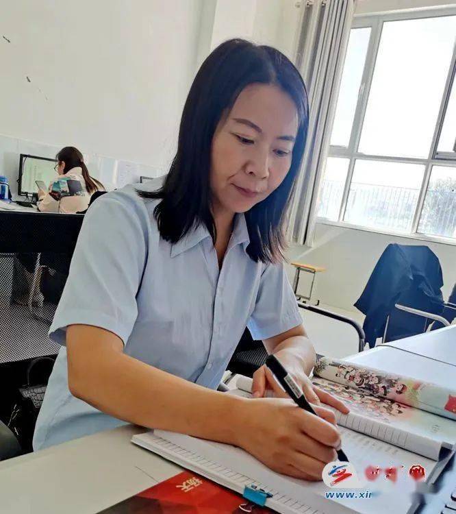 河曲长城小学王霞:坚守教育初心 做幸福的点灯人点击关注