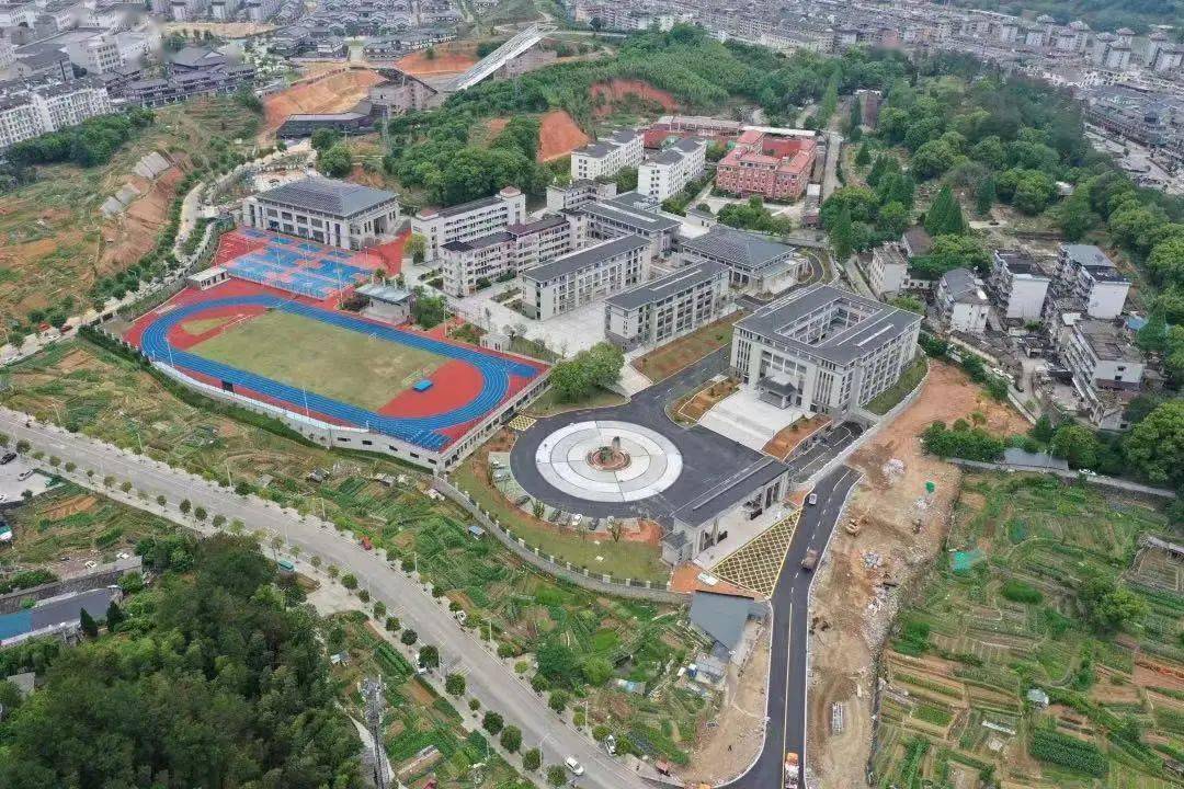 龙泉这位校长真不简单!让一所"薄弱学校"变优质_教育_第四中学_校园