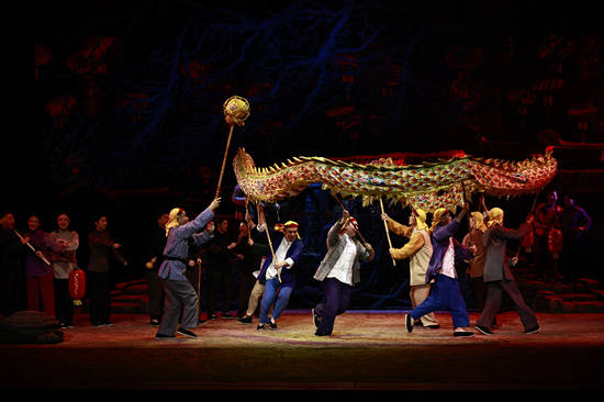 沪剧《罗汉钱》全新复排演出当代气息_舞台_吴争光_观众