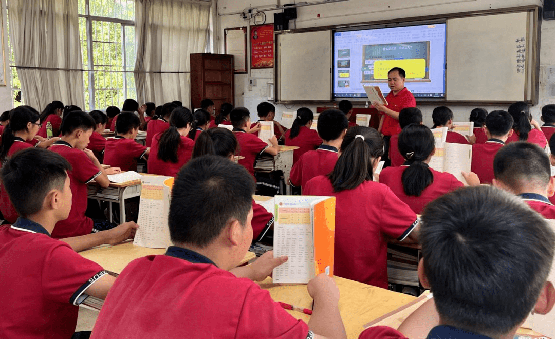 【躬耕教坛 强国有我61模范教师风采录③】王小兵:栉风沐雨勤耕耘