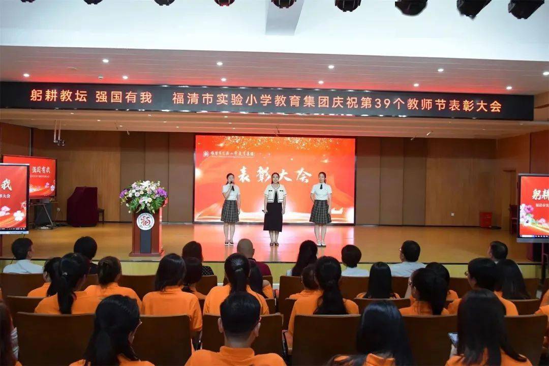 音乐组李晨静老师,数学组杨君老师作为新生代的代表分享成长故事,见证