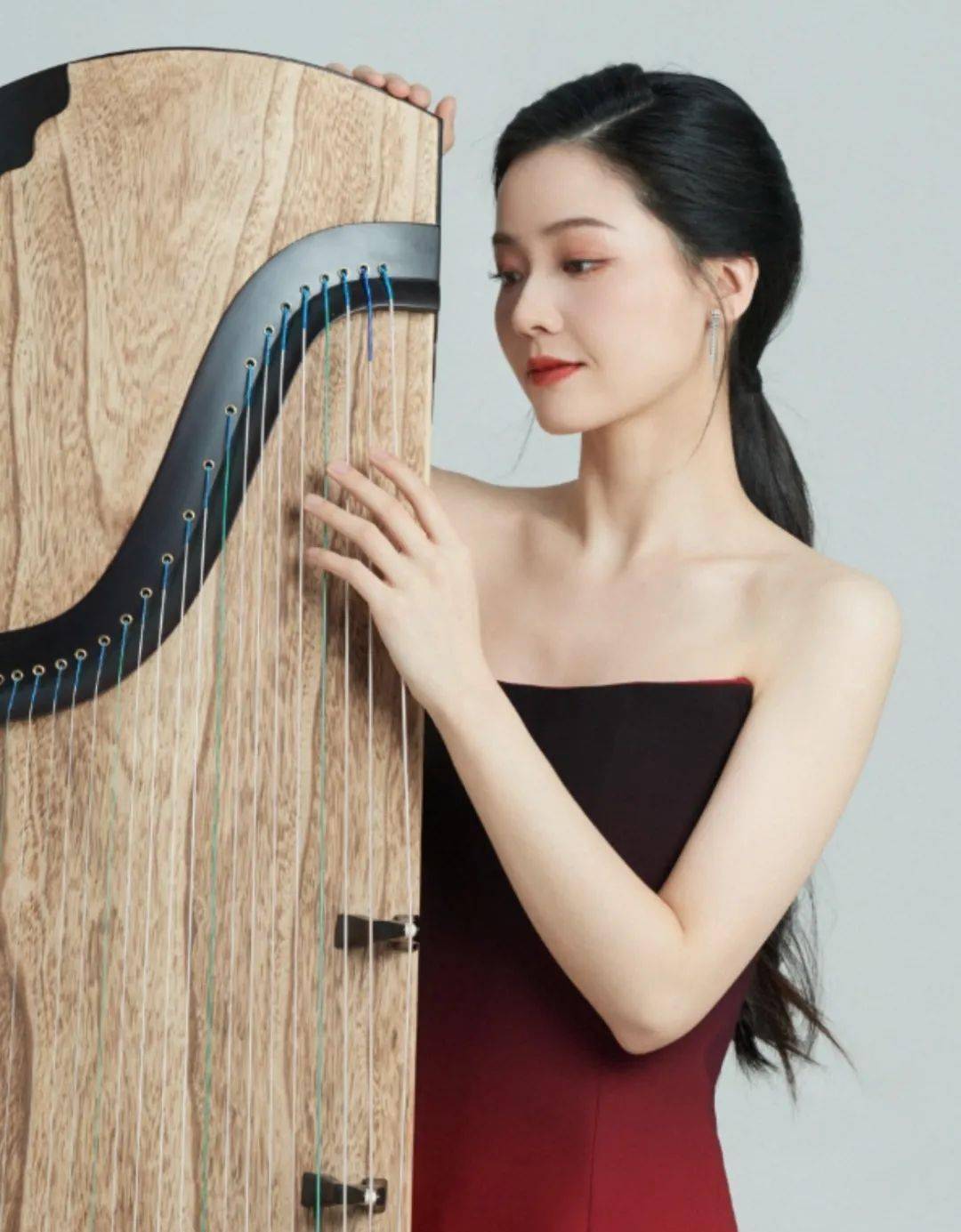 孙桥枫周雨迪杨晶&杨淼孙雅姝袁雪梅颁奖盛典的现场,由袁雪梅,孙雅姝