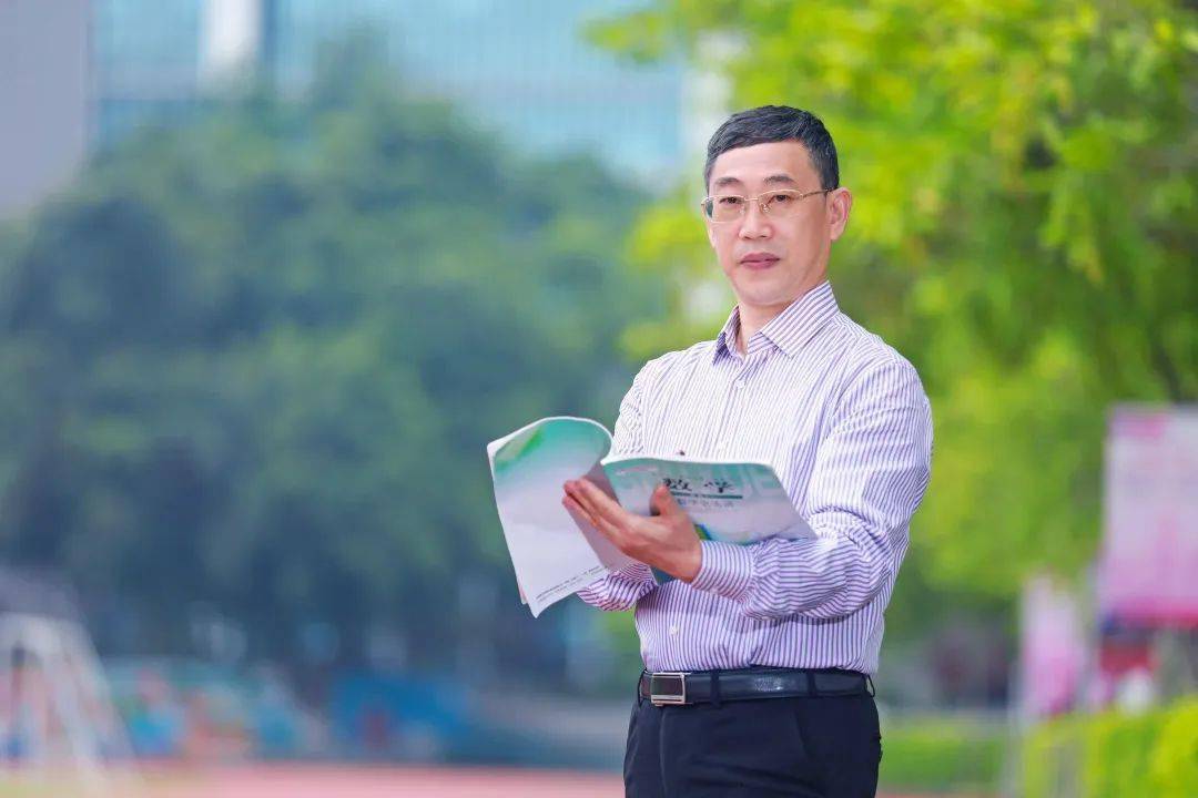 【每月名师】为爱赋能做学生的引路人——记柳州铁一中学莫邦哲_教学