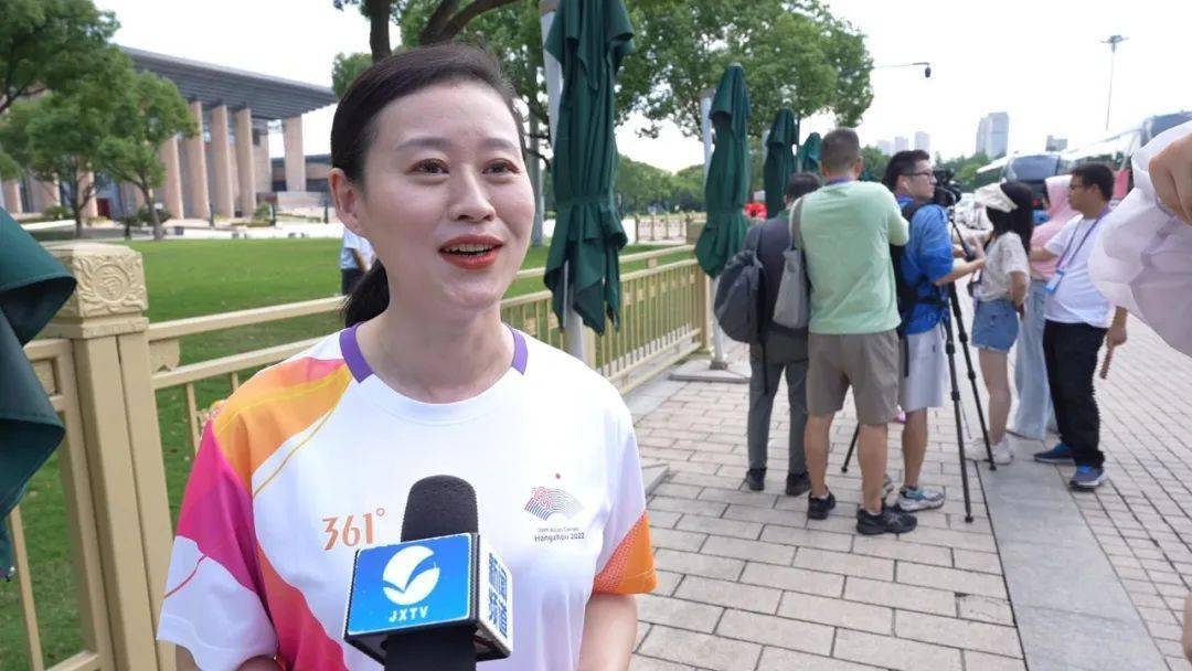 杭州第19届亚运会火炬手 袁晶:大家知道我身后的这座纪念馆,应该是