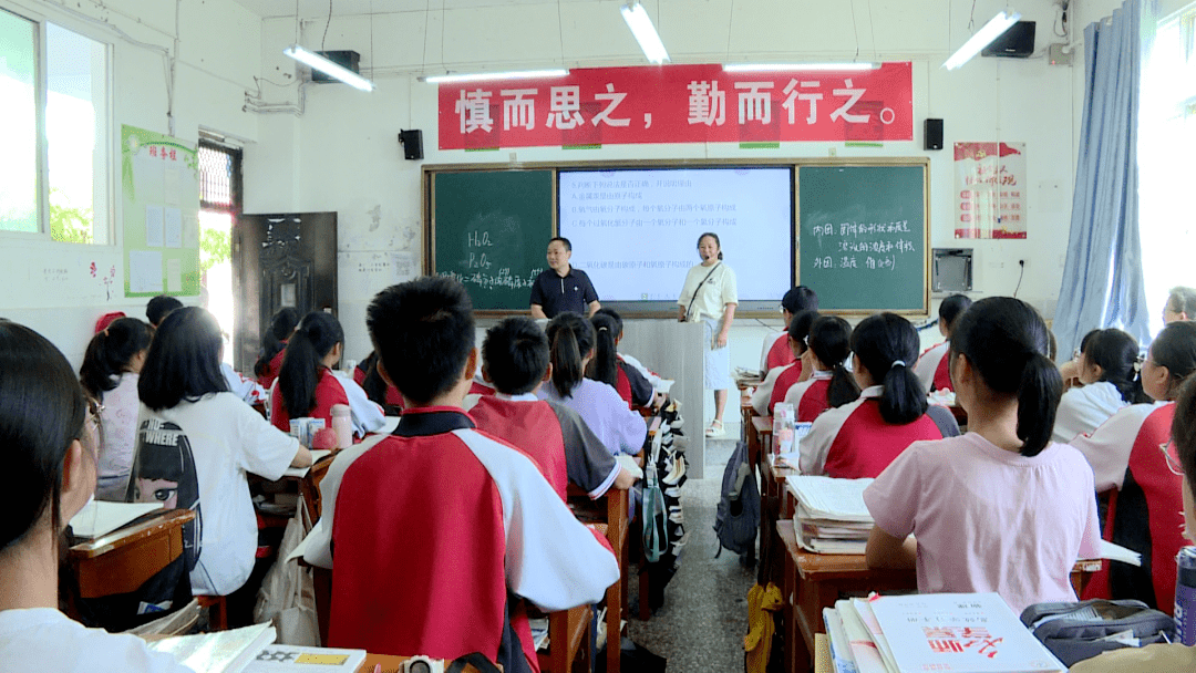 普定二中老师图片图片