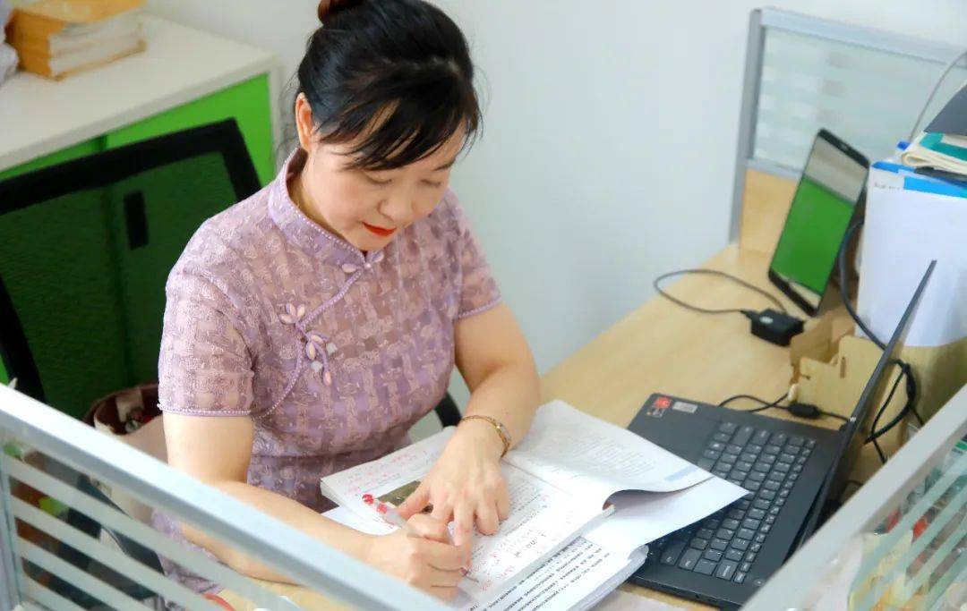 "最美班主任"蒋静:严而有度爱而有方_上饶市_管理工作_教育