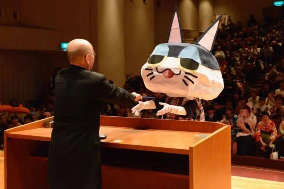 然而经查证后,小编发现照片里的主人公并非出自京都大学,而是来自京