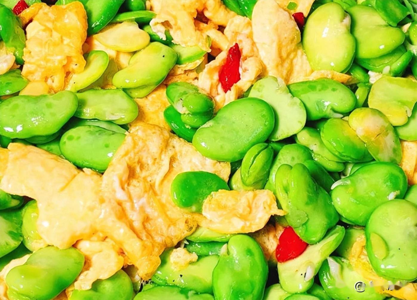 这道菜以蚕豆和鸡蛋为主要食材,通过独特的烹饪工艺,让这道菜散发出