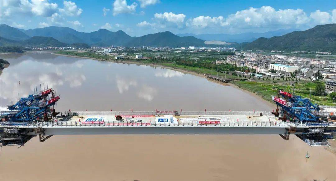 临海余温公路项目灵江特大桥主桥左幅成功合龙_施工_设计_全过程