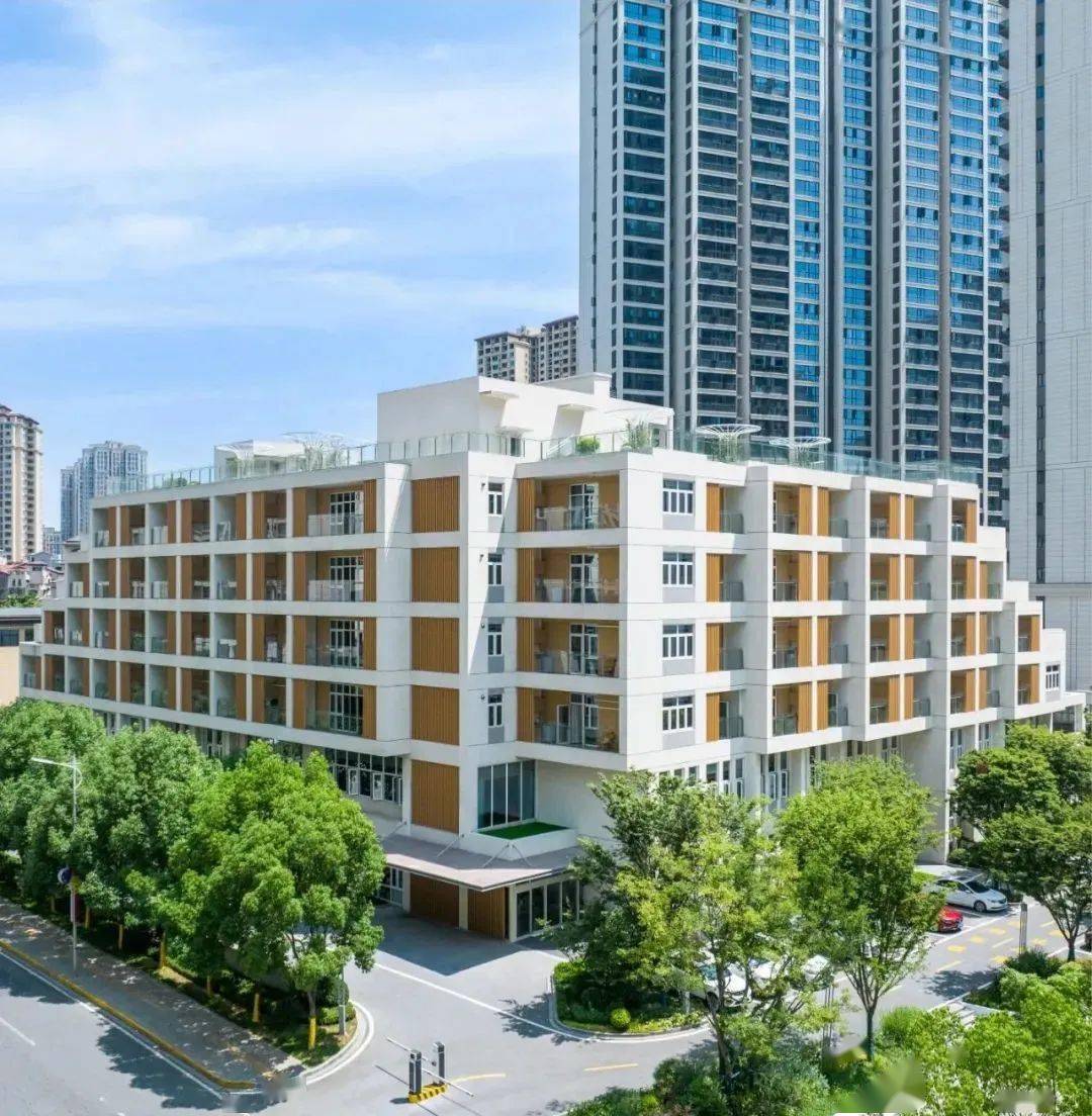 养老院单元房间08 uua木色户外阳台08 uua05高度完成的建筑设计