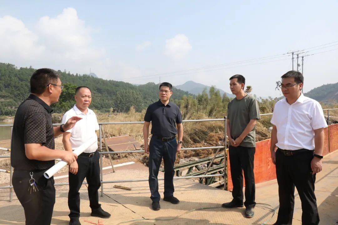 县长陈金友带队深入塘前乡现场推进灾后重建工作_受灾_企业_河道