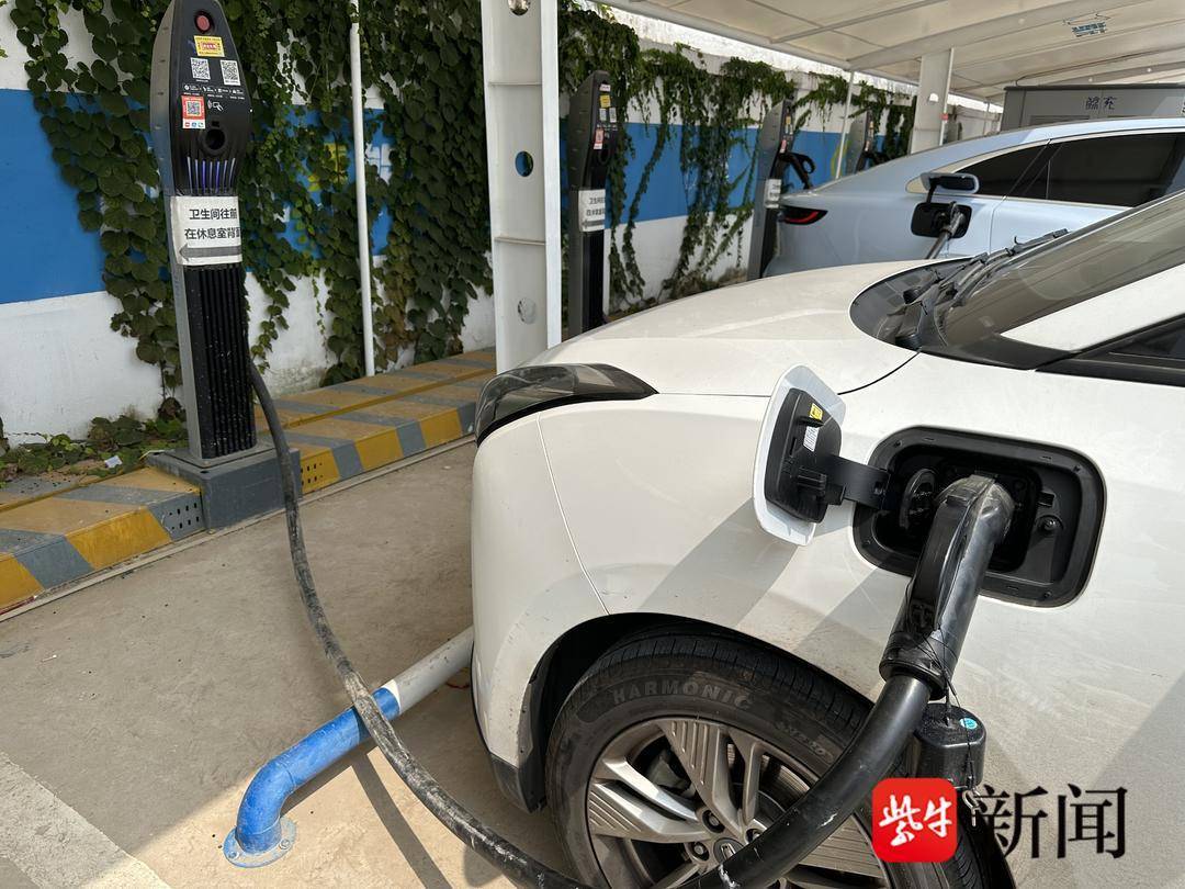 还说新能源车充电不方便?南京已实现"900米见桩"!