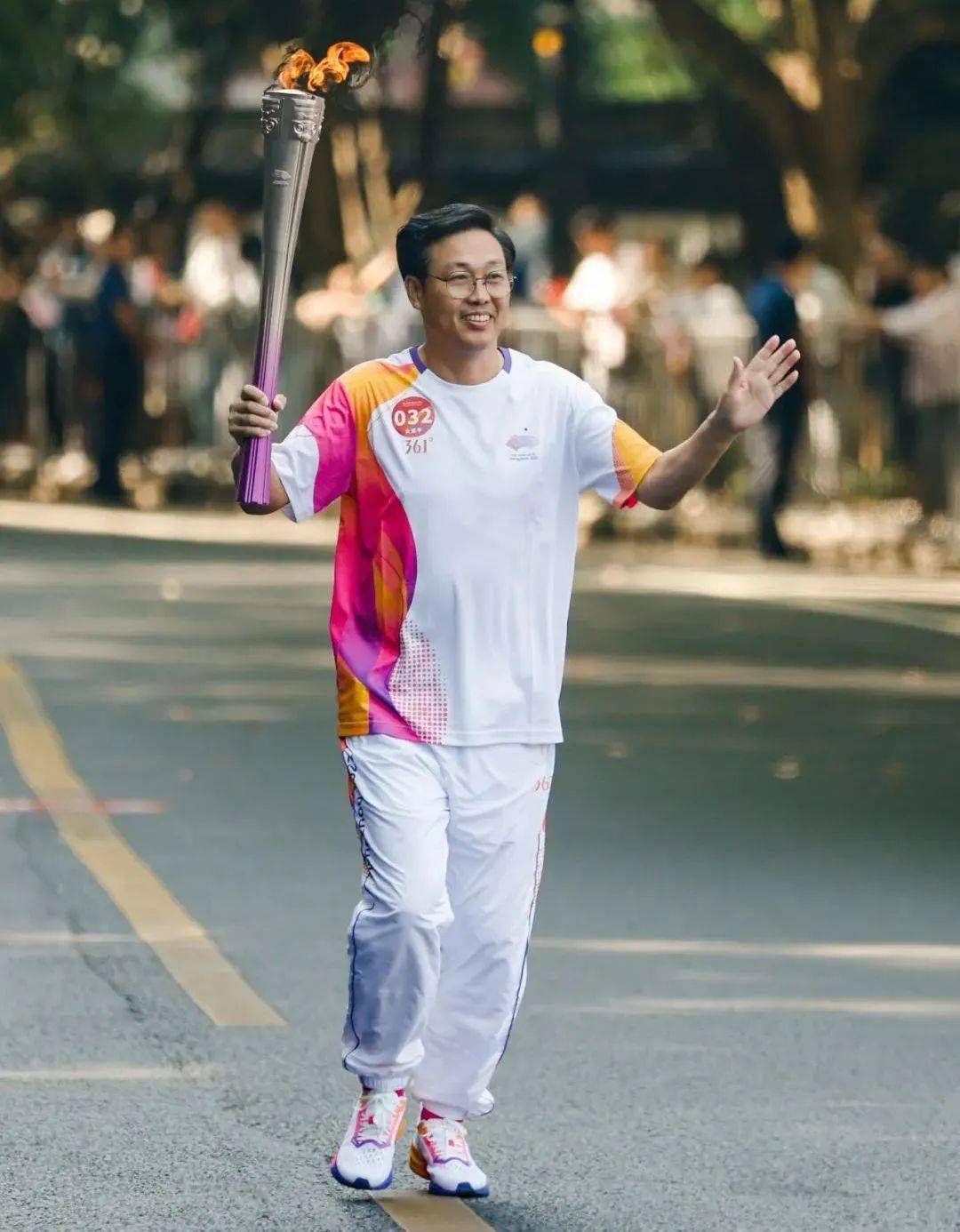 第32棒 夏志刚他是绍兴市柯桥区华舍中学教师