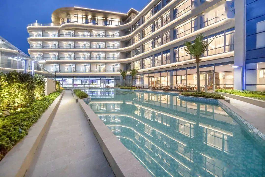 以酒店为准酒店设有棋牌室健身房,室外嬉水池,儿童乐园,ktv,私人影院