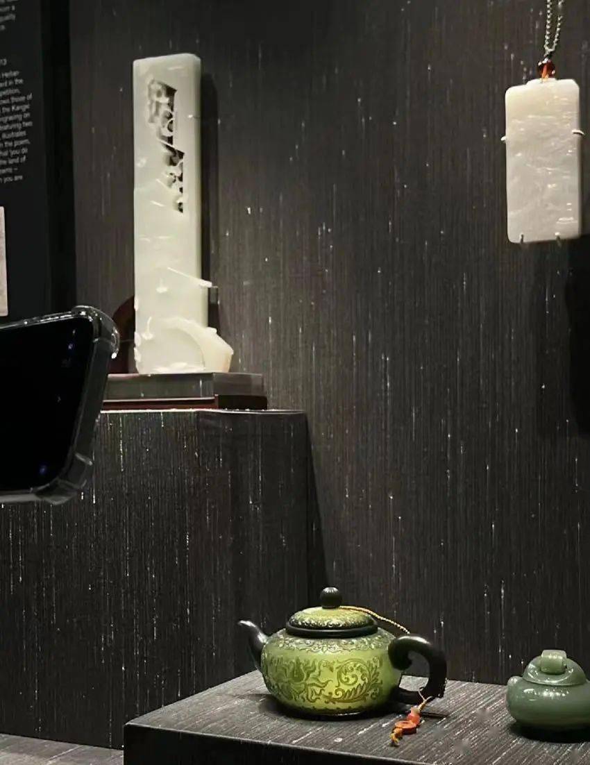 文物有声 | 中华缠枝纹薄胎玉壶_碧玉_历史_作品