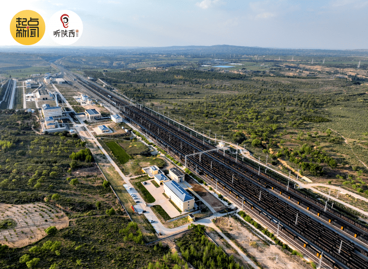 浩吉铁路万吨重载列车今年开行突破800列_运输_煤炭_保障