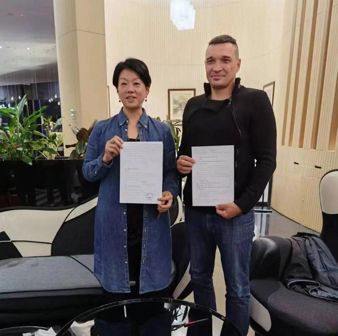 平安综合金融集团 总裁  ceo肖珊与俄方企业洽谈咨询哈尔滨市女企业家