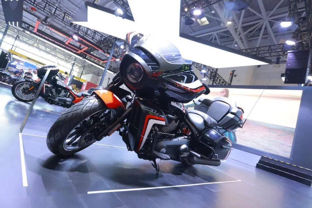 国产超大排摩托x-wedge新威骑携旗下多款车型亮相2023重庆摩博会_搜狐