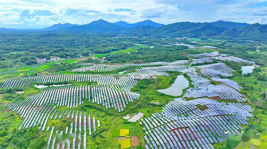 江西省赣州市信丰县正平镇的新能源企业光伏发电站.