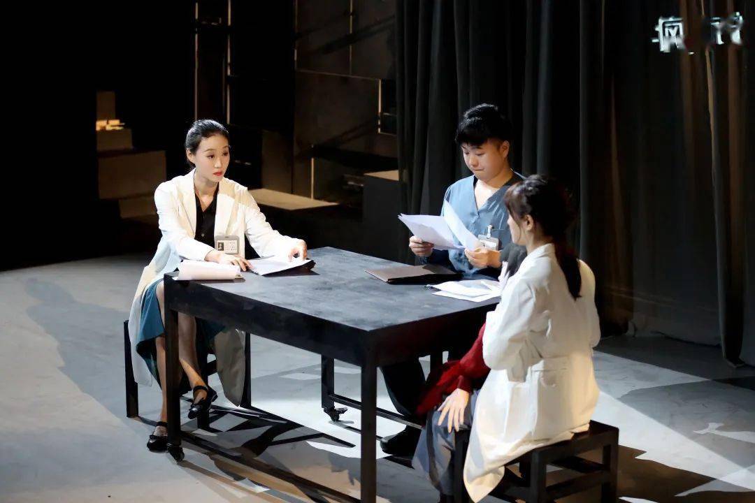 他的女友失踪了,他被关进了精神病院_木偶_心理_话剧