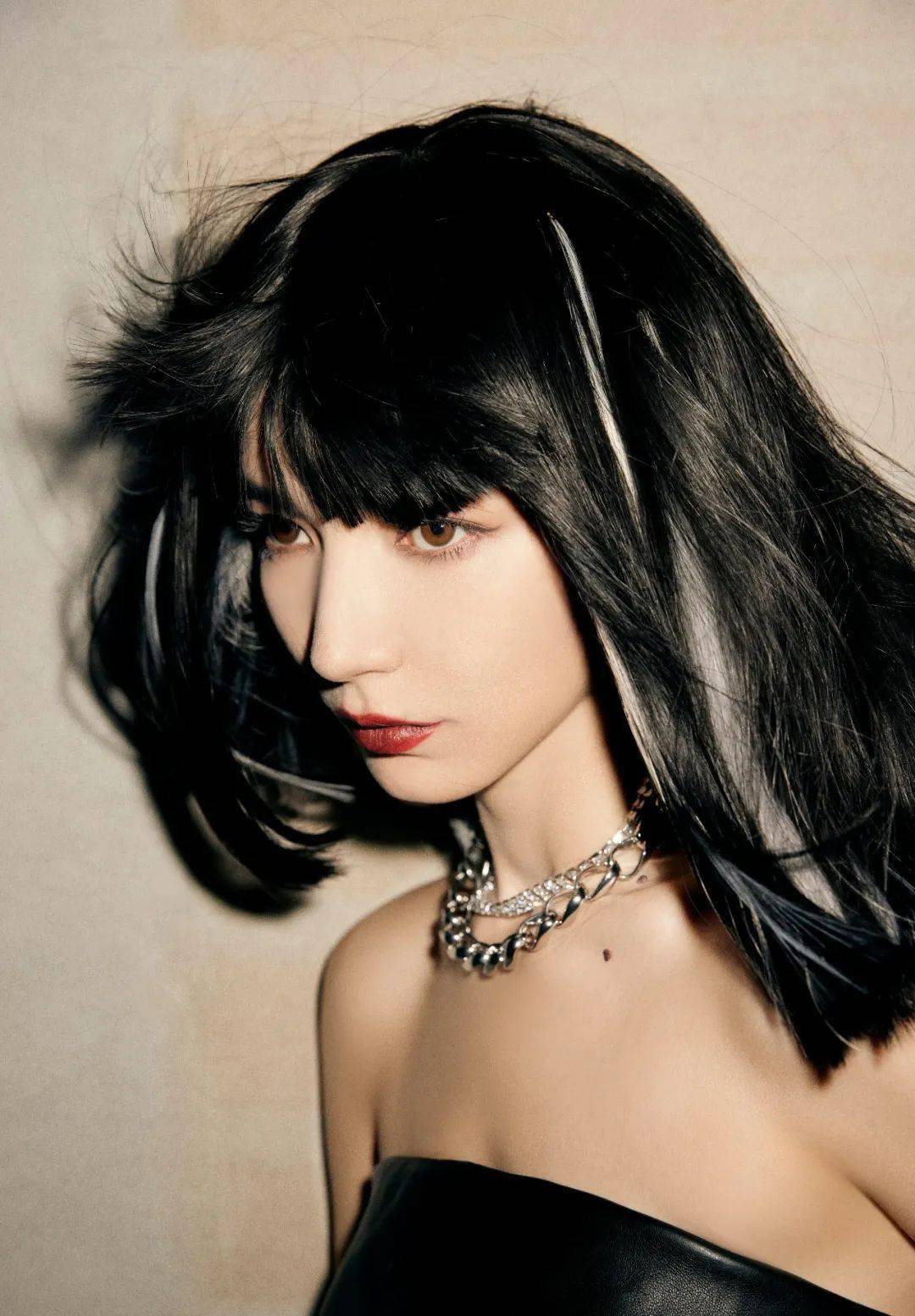 风莎燕一下,挑染好飒_back_call